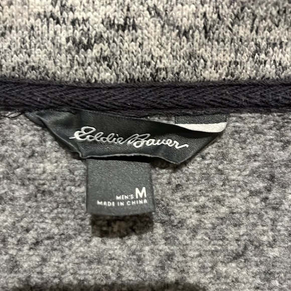 Medium gray Eddie Bauer quarter button fleece - Picture 4 of 5